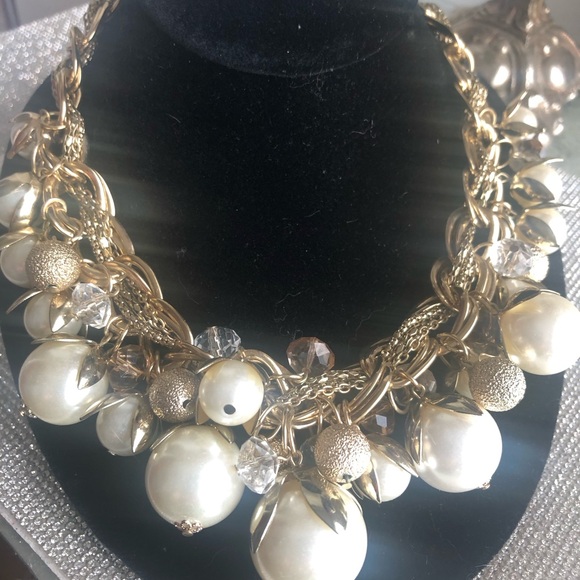 Ladies Pearl Statement piece choker - Picture 3 of 4